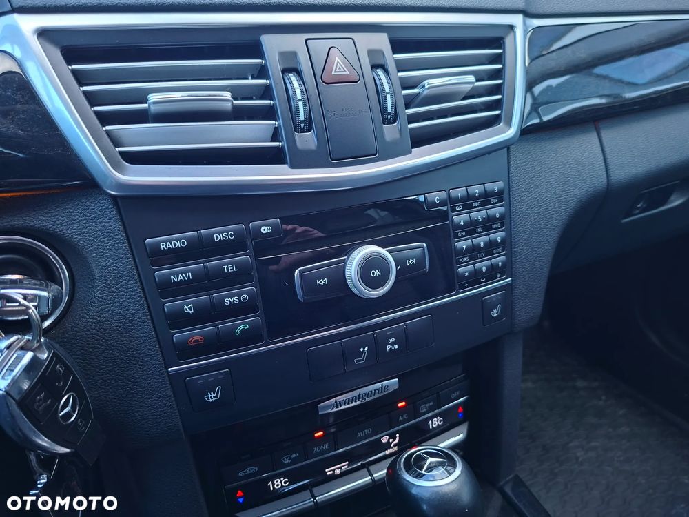 Mercedes-Benz Klasa E 200 CGI BlueEFFICIENCY Automatik Avantgarde - 22