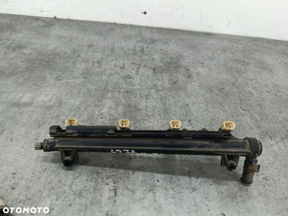 LISTWA WTRYSKOWA BENZYNA VW GOLF V 036133319BG 1.4 16V - 6