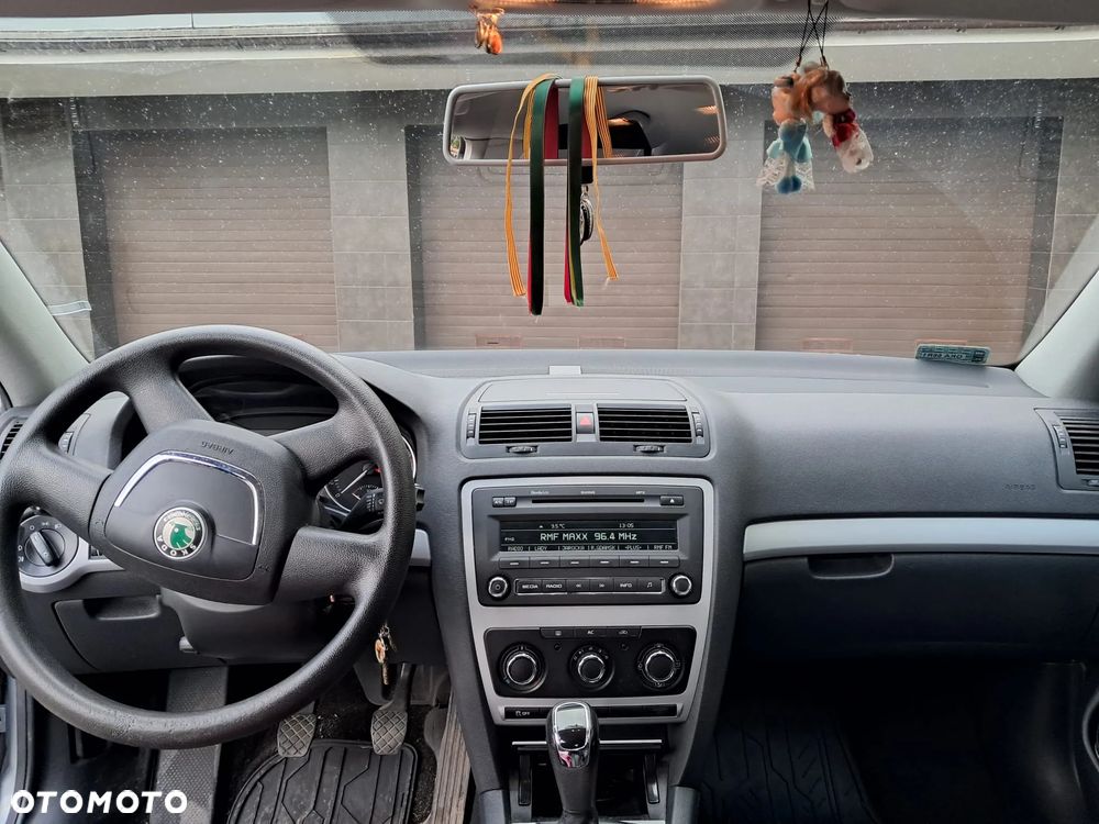Skoda Octavia 1.6 Ambiente - 6