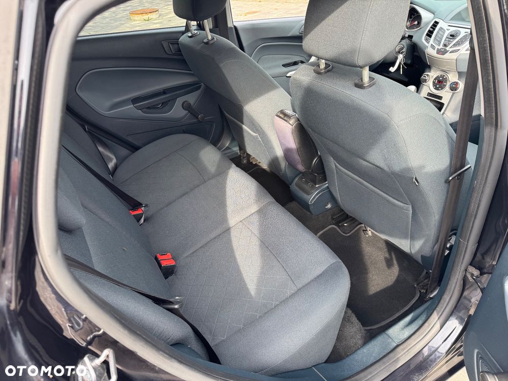 Ford Fiesta - 25