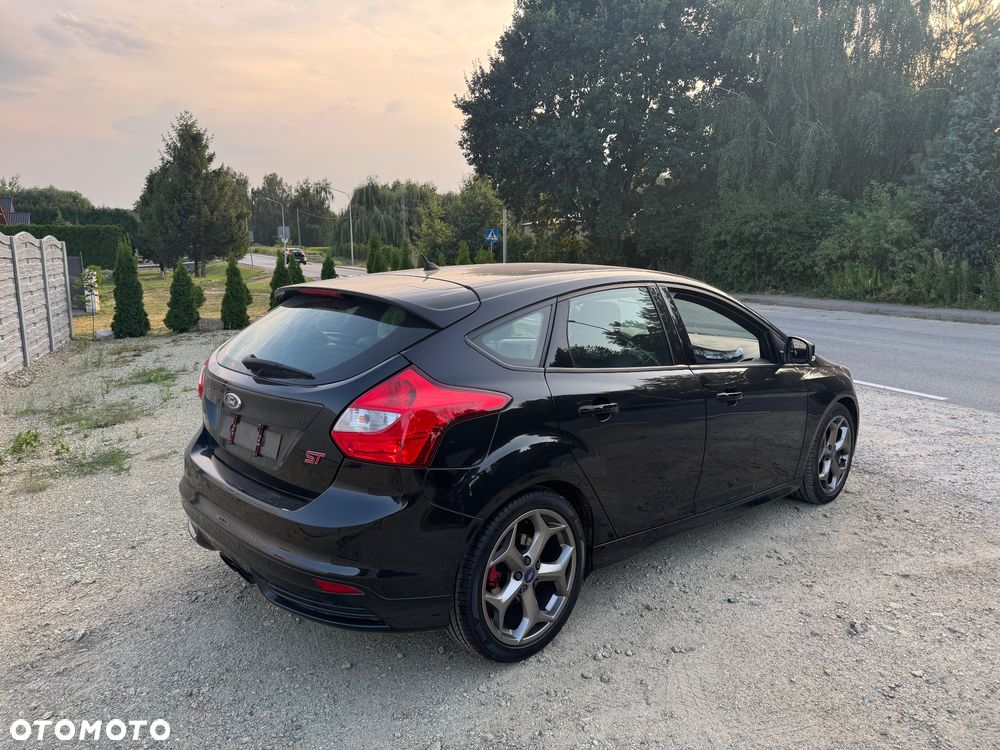 Ford Focus ST - 8