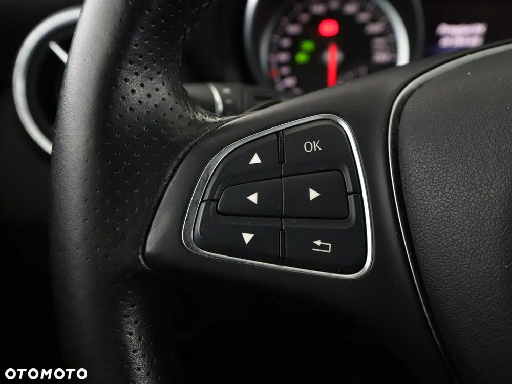 Mercedes-Benz CLA 180 7G-DCT Urban - 31