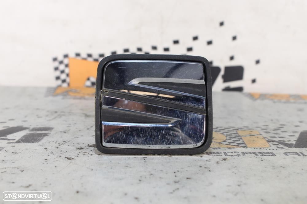 Puxador Da Tampa Da Mala Seat Leon (5F1)  5F0827565a / Símbolo Da Mala - 1
