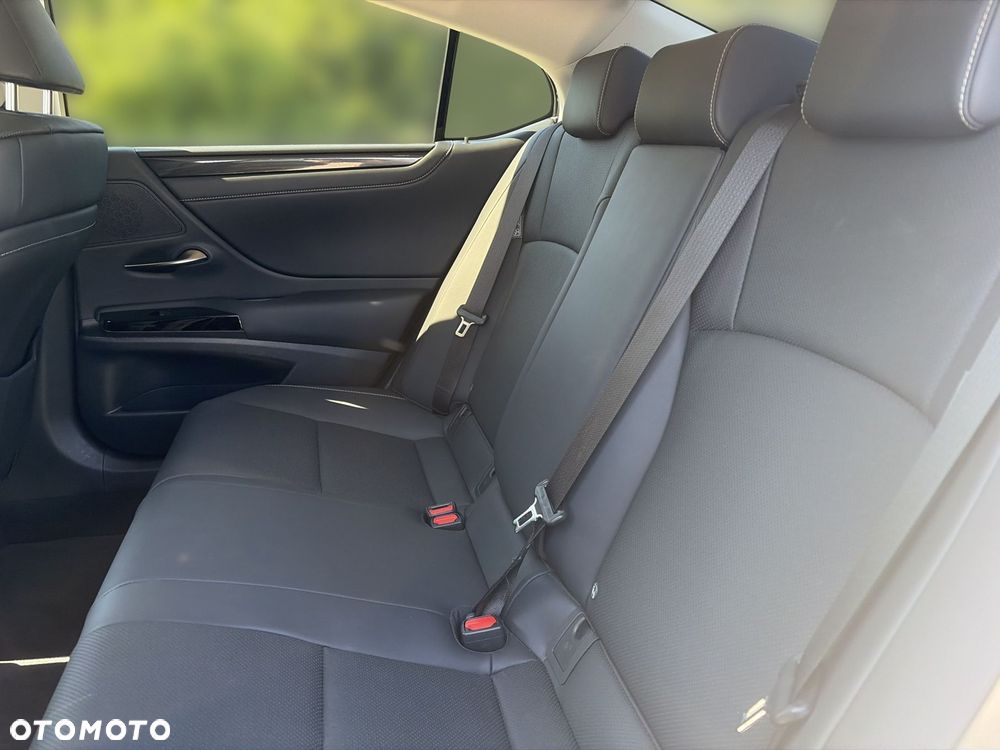 Lexus ES 300h Business Edition - 15