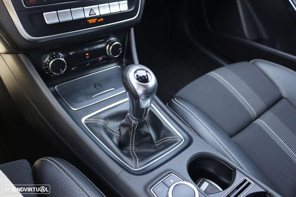 Mercedes-Benz CLA 180 d Urban - 30
