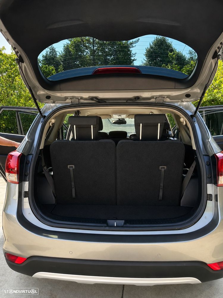 Kia Carens - 10