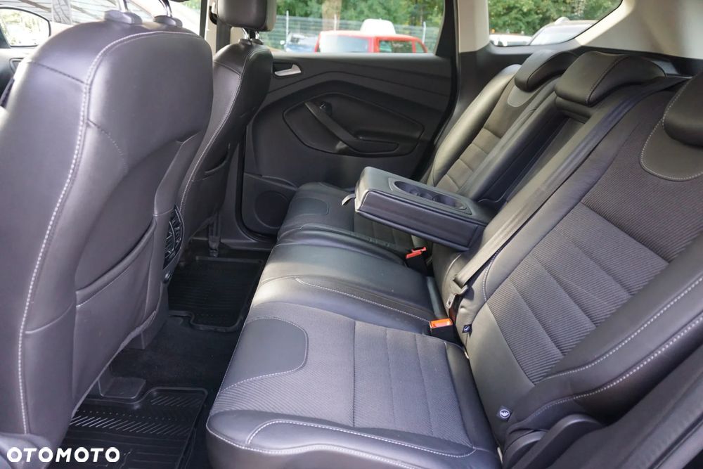 Ford Kuga 2.0 TDCi 2x4 Titanium - 10