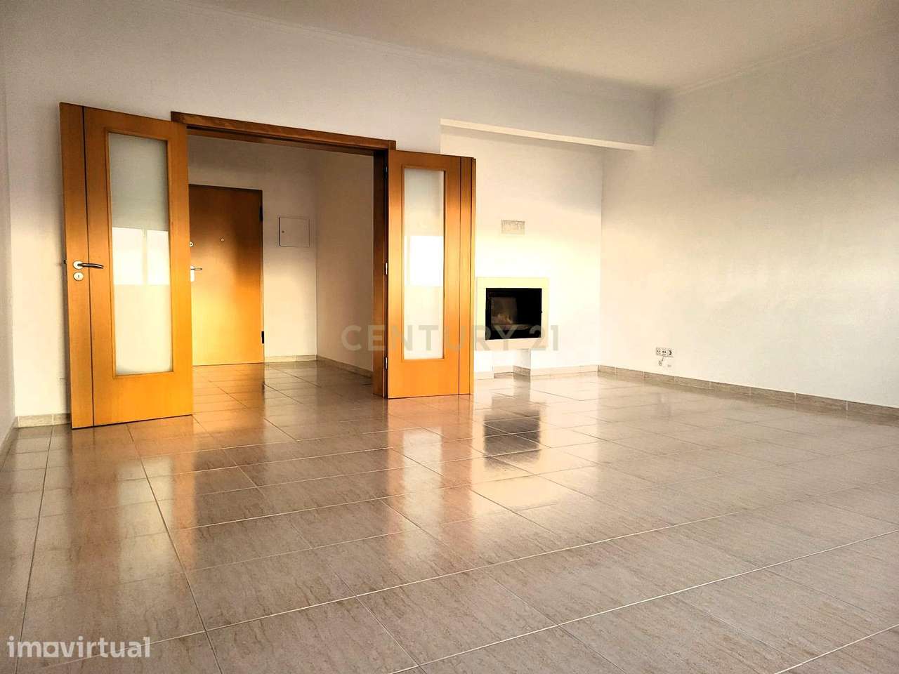 Apartamento T2 com uma área total de 138 m², situado na Azambuja - Grande imagem: 2/16