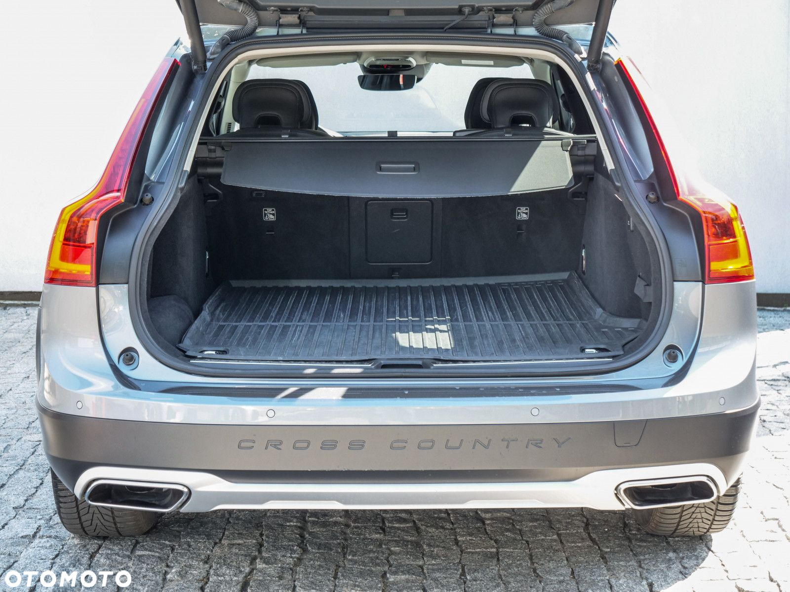 Volvo V90 Cross Country - 33
