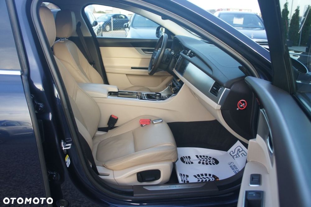 Jaguar XF - 13