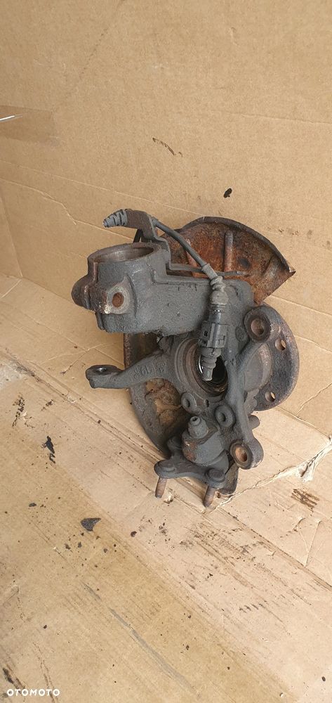 Zwrotnica piasta lewy przód przednia lewa VW Touran 1T0 1.9 TDI - 6