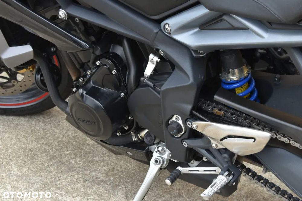 Triumph Street Triple - 18