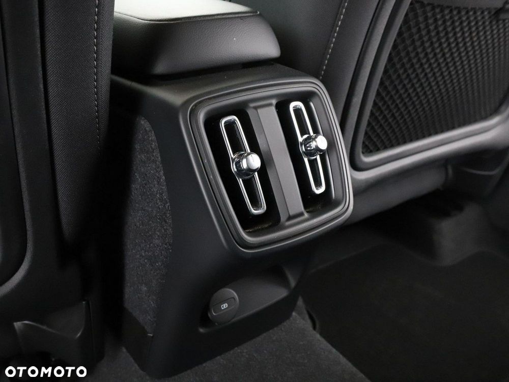 Volvo XC 40 B3 B DKG Core - 37