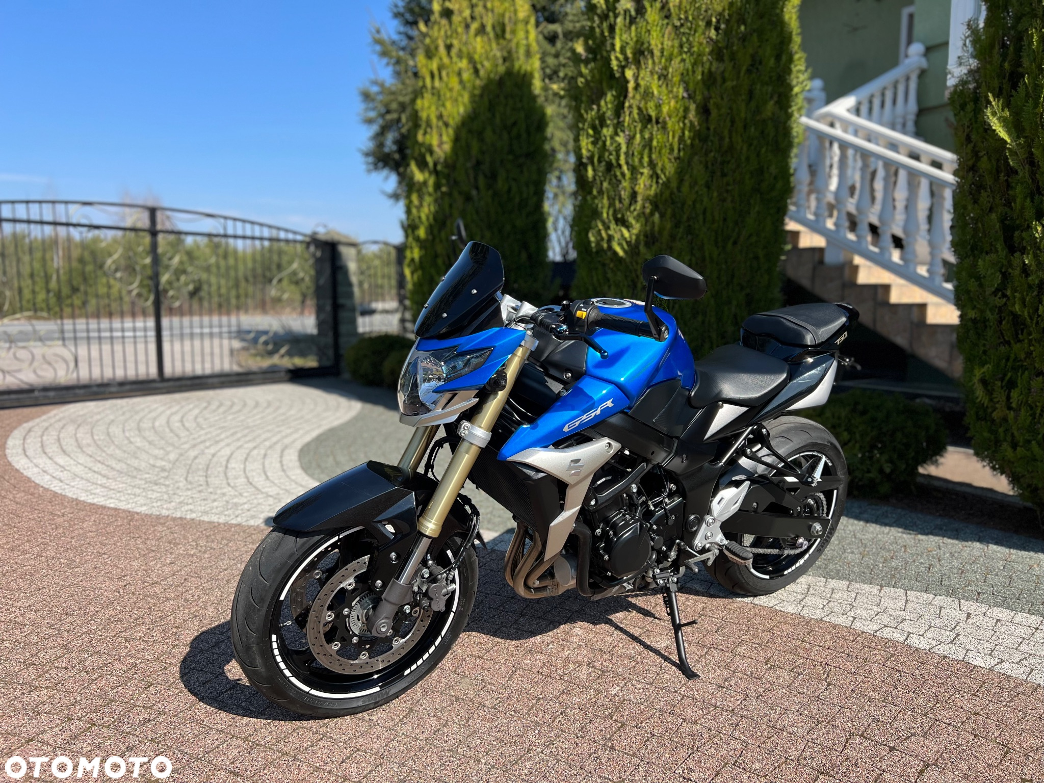 Suzuki GSR - 26