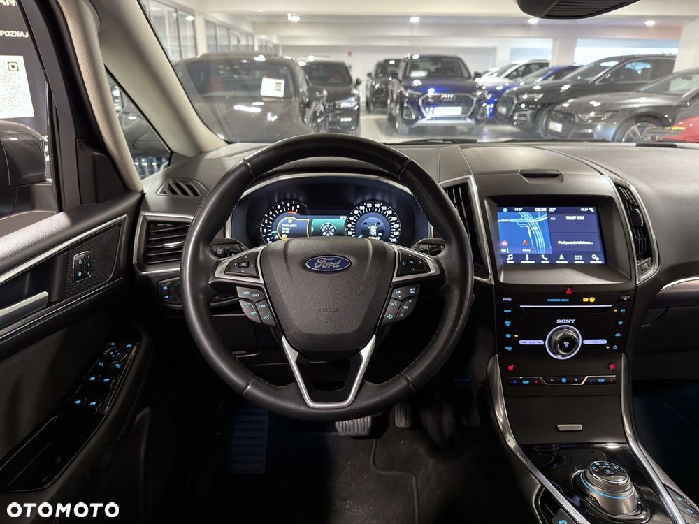 Ford S-Max - 11