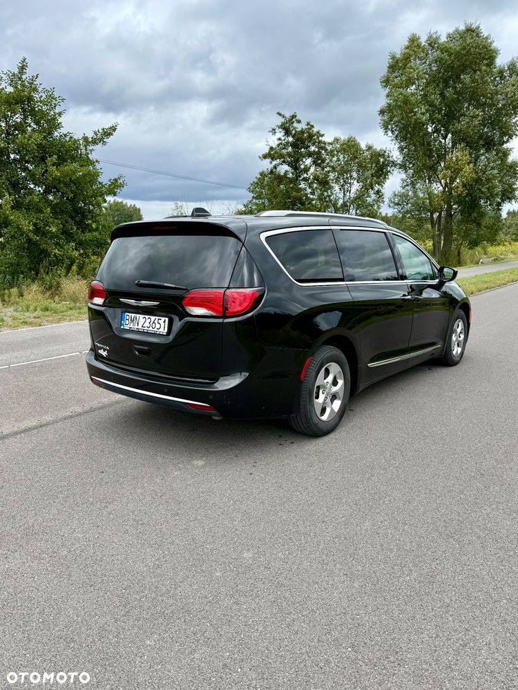 Chrysler Pacifica - 6