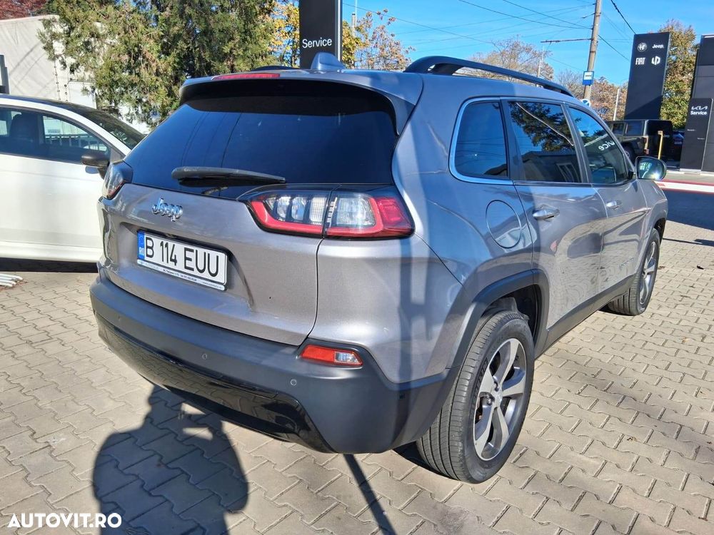 Jeep Cherokee - 4