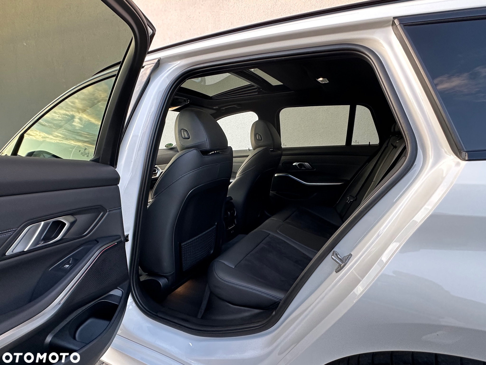 BMW Seria 3 330e PHEV M Sport sport - 27