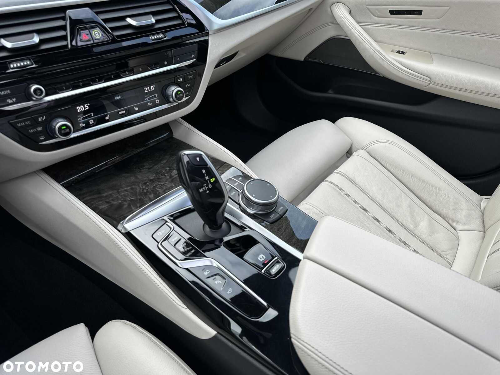 BMW Seria 5 530e xDrive M Sport sport - 23