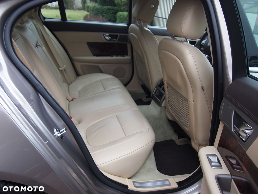 Jaguar XF 3.0 V6 D Premium Luxury - 14