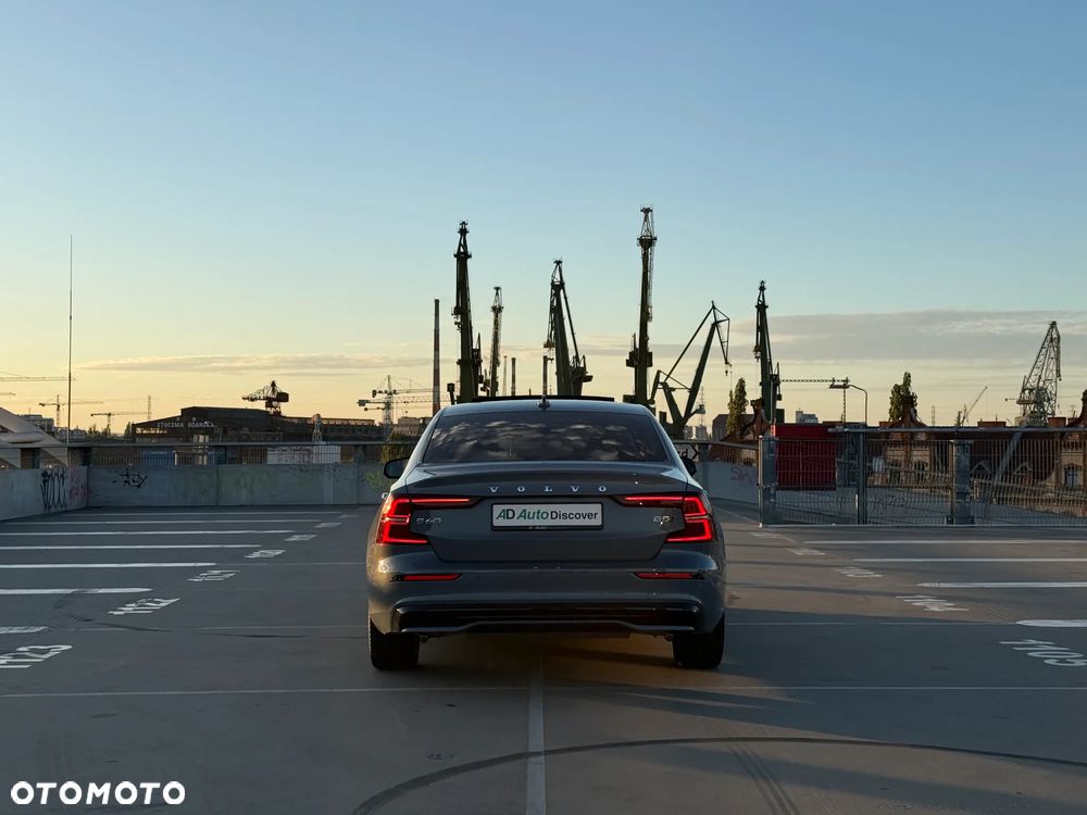 Volvo S60 B5 B AWD Plus Dark - 5