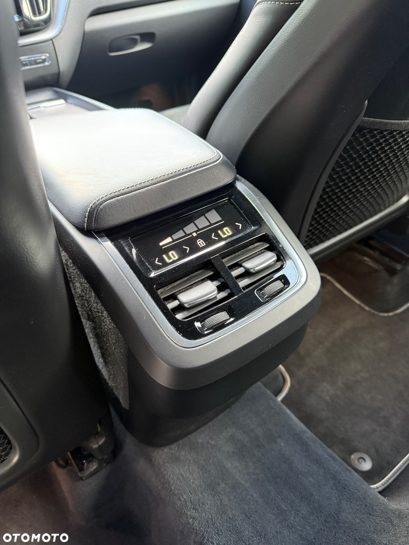 Volvo XC 60 D4 AWD R-Design - 20