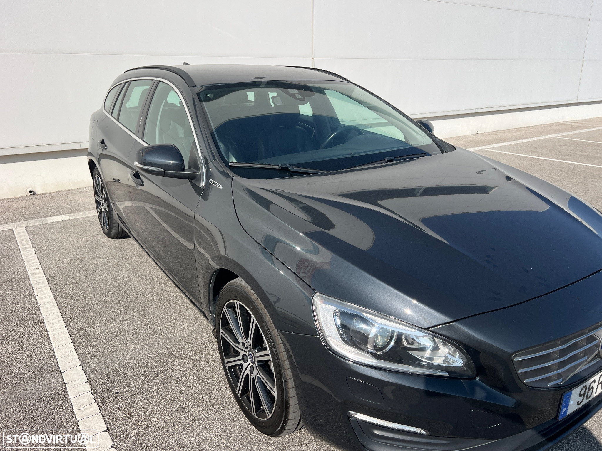 Volvo V60 2.4 D6 R-Design Sum.AWD Phev - 3