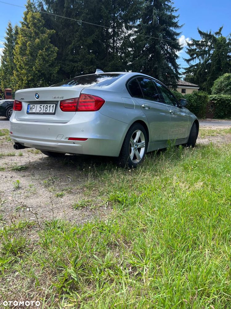BMW Seria 3 328i Sport Line - 4