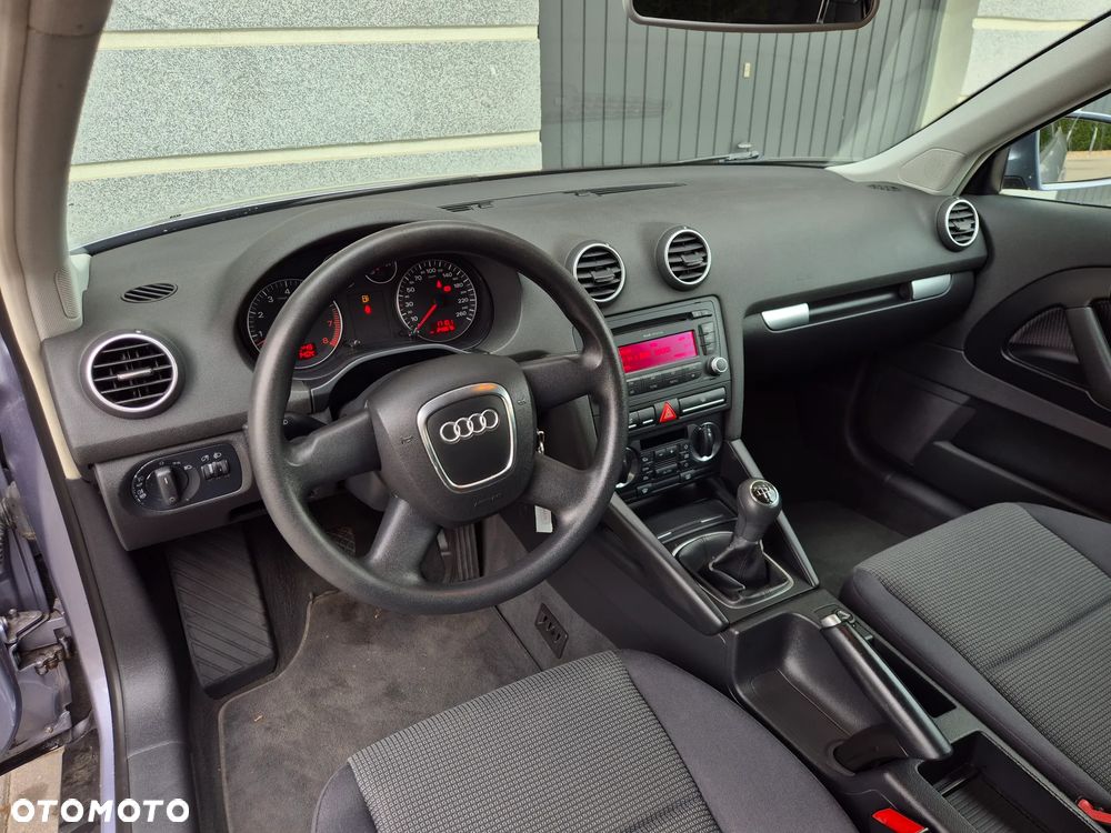 Audi A3 3-drzwiowe 1.6 Ambiente - 7