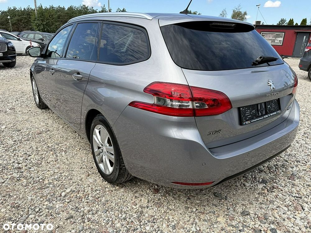 Peugeot 308 - 8