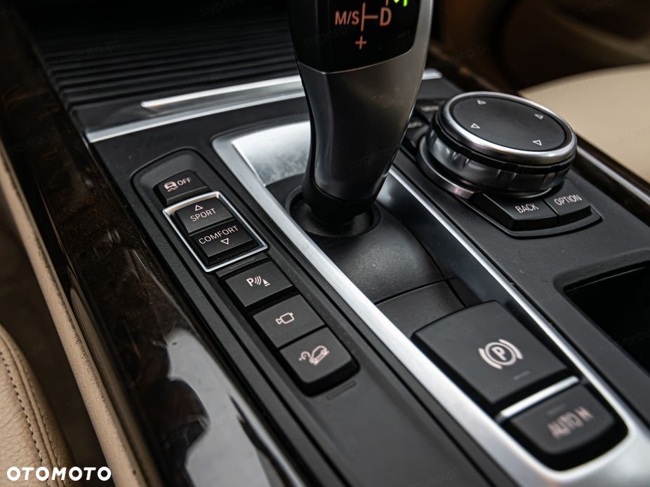 BMW X5 xDrive40d - 23