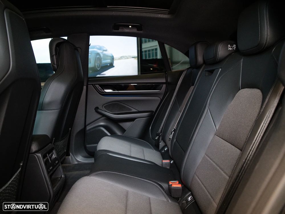 Porsche Macan Electric 4 - 25