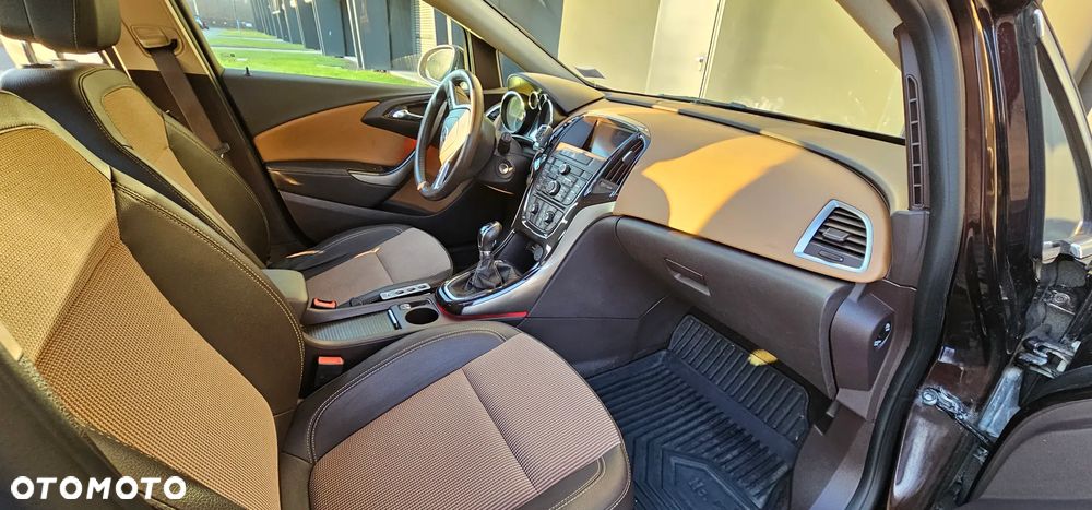 Opel Astra 1.4 T Cosmo EU6 - 24