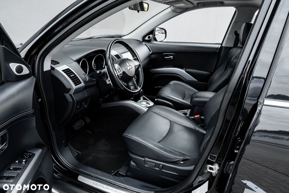 Mitsubishi Outlander 2.4 4WD CVT Intense - 17