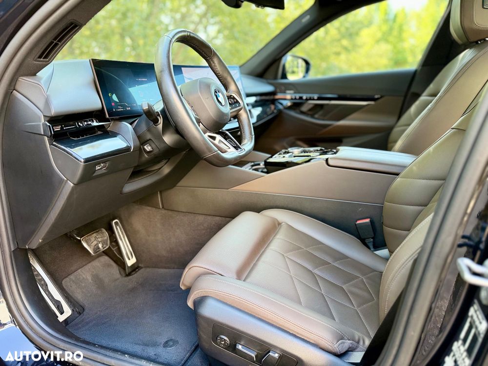 BMW Seria 5 520i AT MHEV - 16