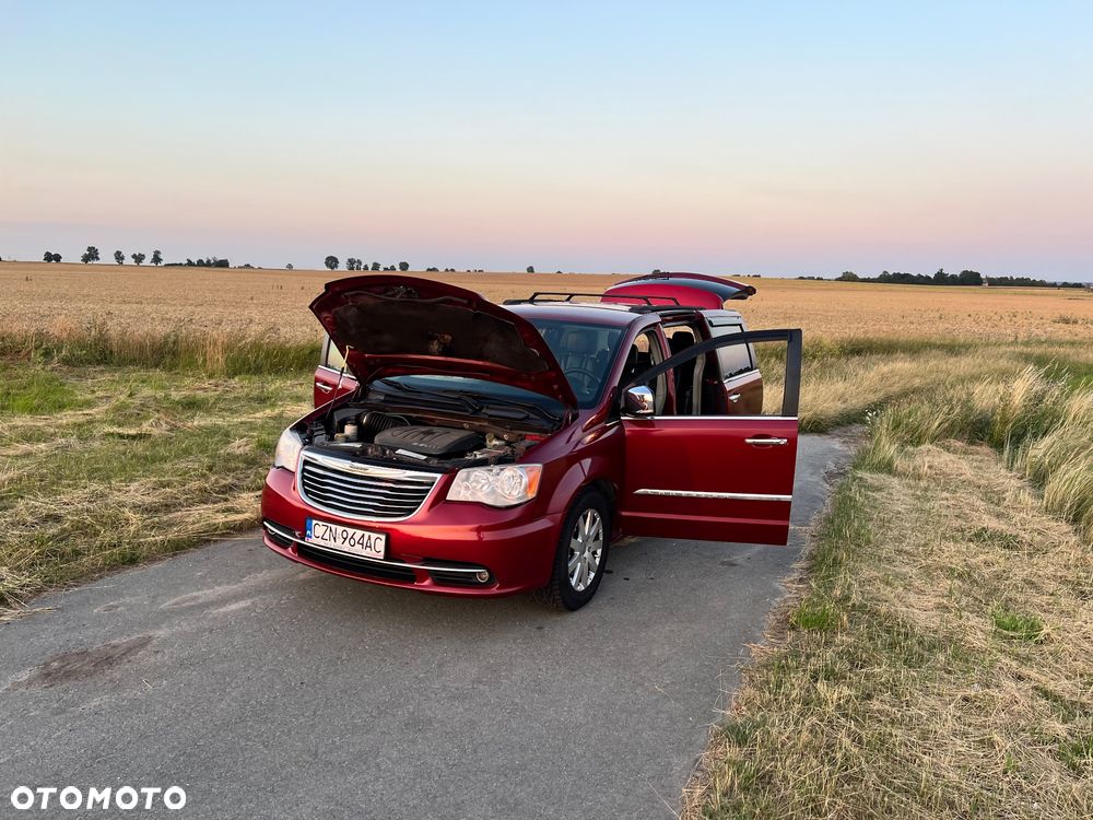 Chrysler Town & Country 3.6 Limited - 18