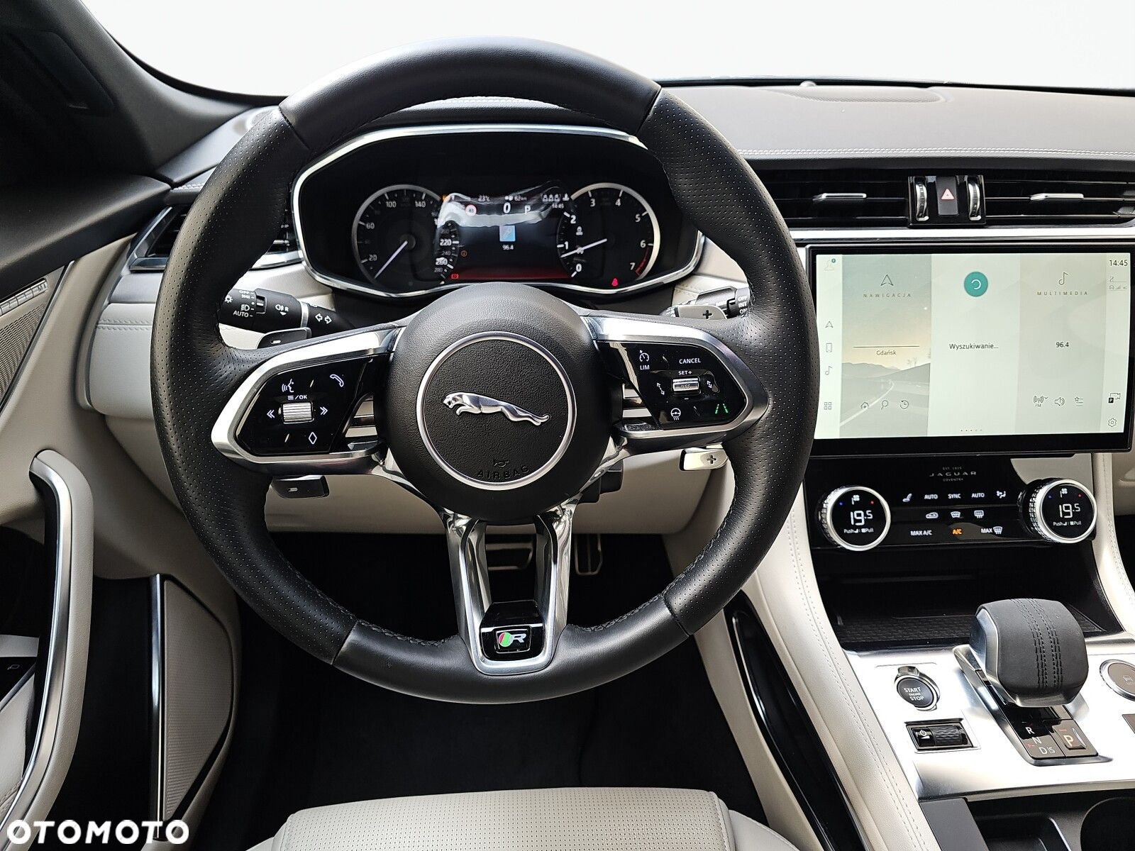 Jaguar F-Pace - 13