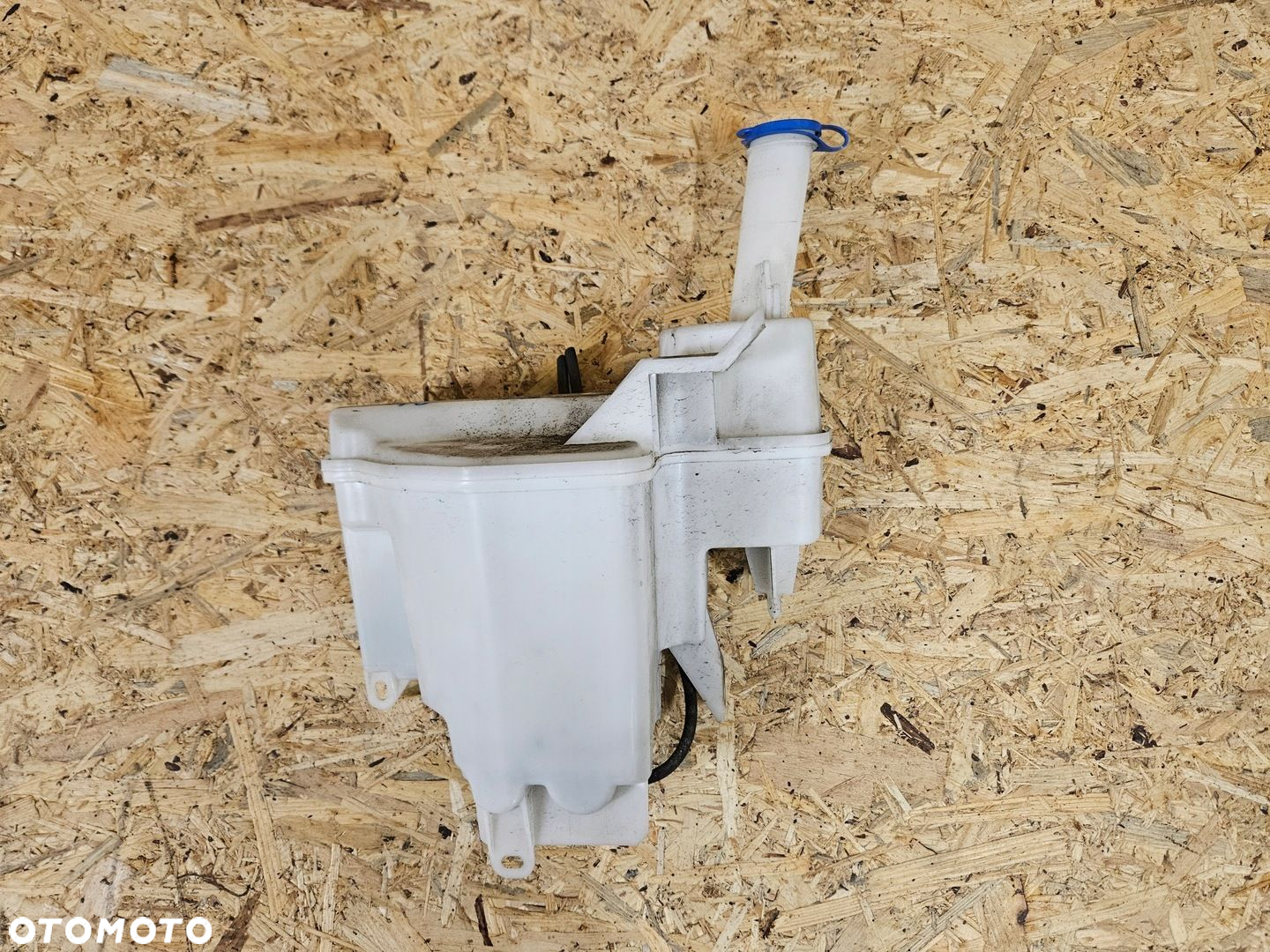 TOYOTA AYGO II 14-22 ZBIORNICZEK SPRYSKIWACZY - 3