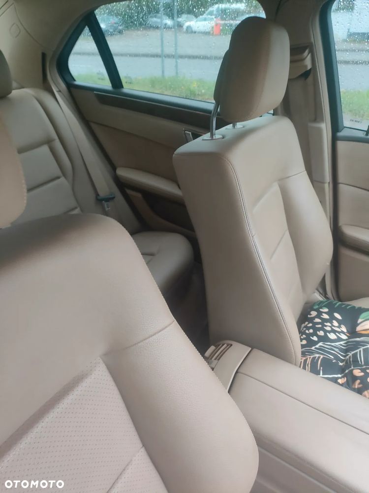 Mercedes-Benz Klasa E 350 4Matic 7G-TRONIC - 4