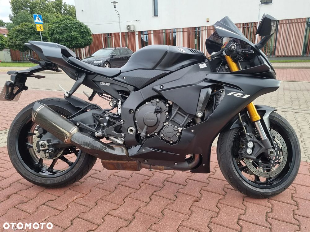 Yamaha R1 - 1