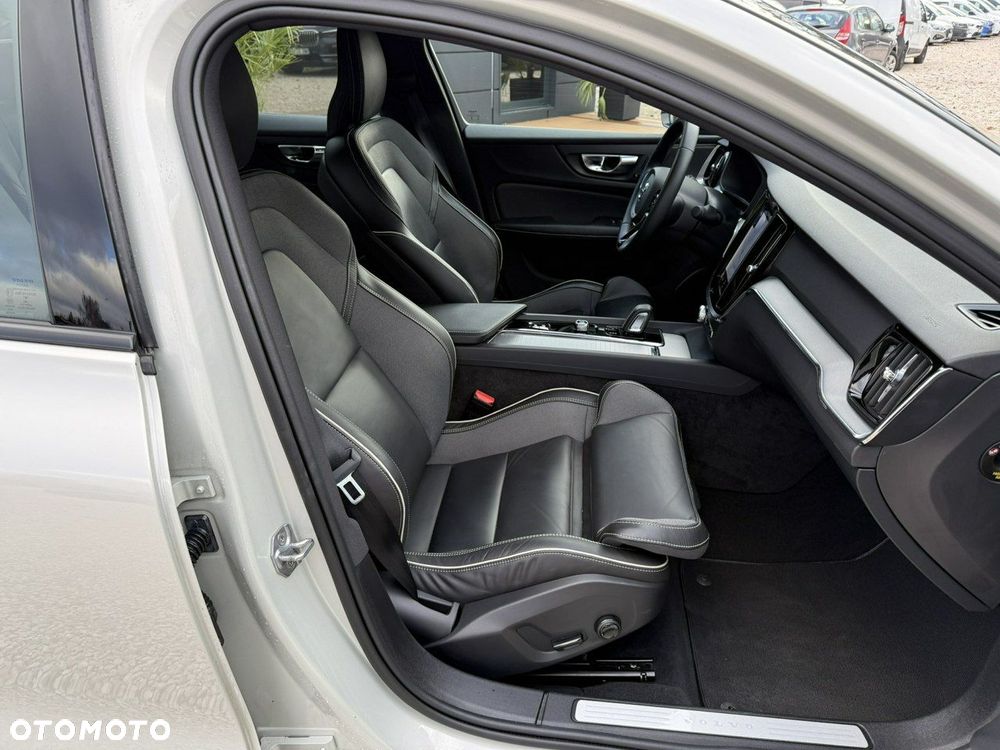 Volvo S60 B4 B R-Design - 33