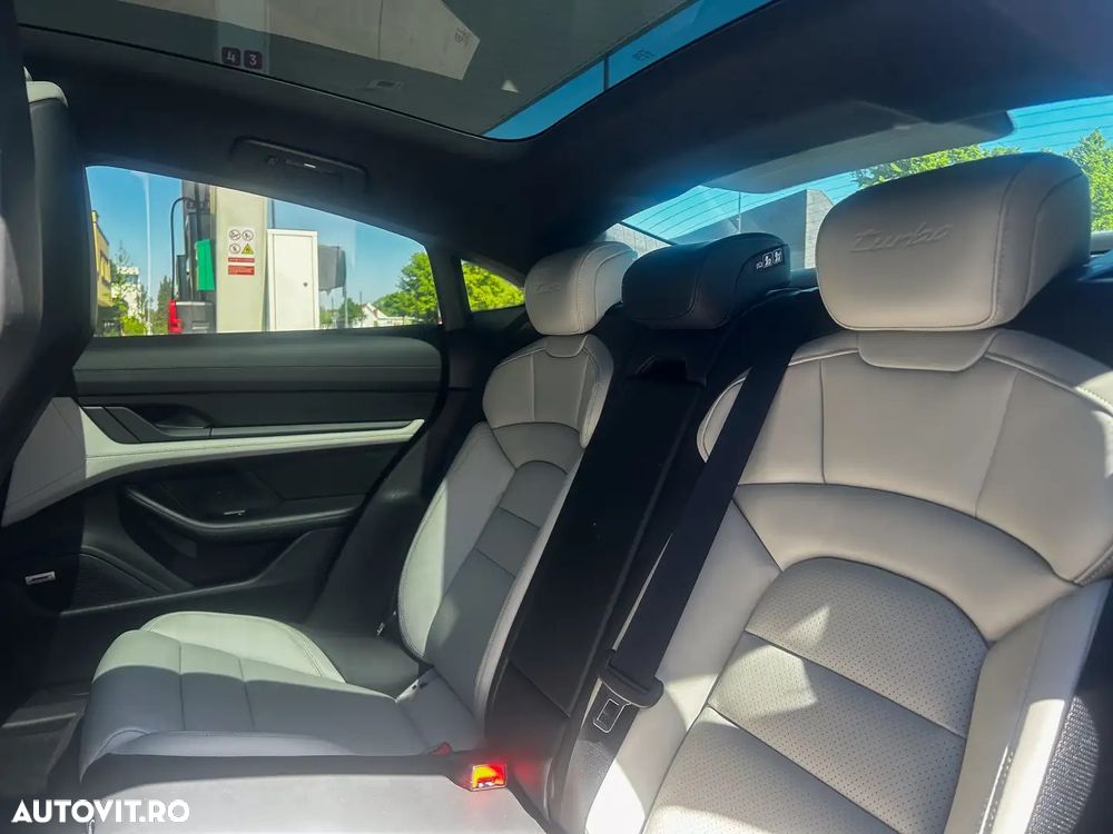 Porsche Taycan Turbo - 23