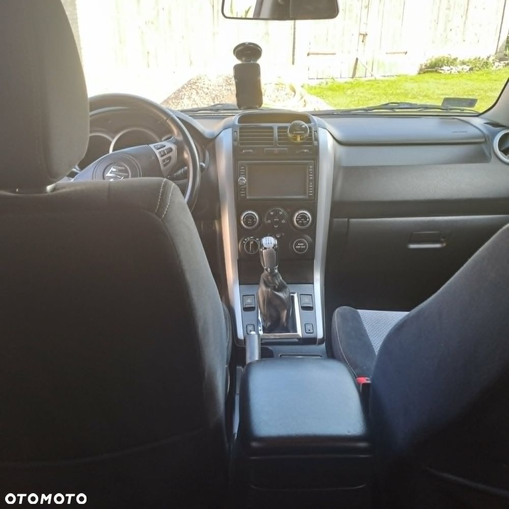 Suzuki Grand Vitara 2.0 - 6