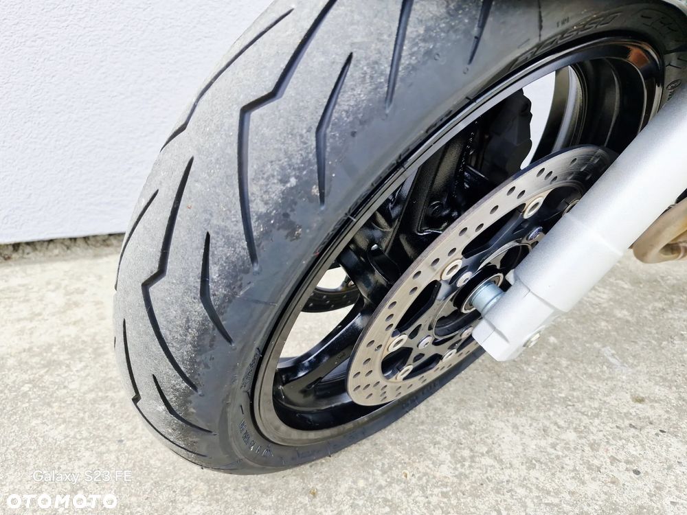 Suzuki GSR - 7