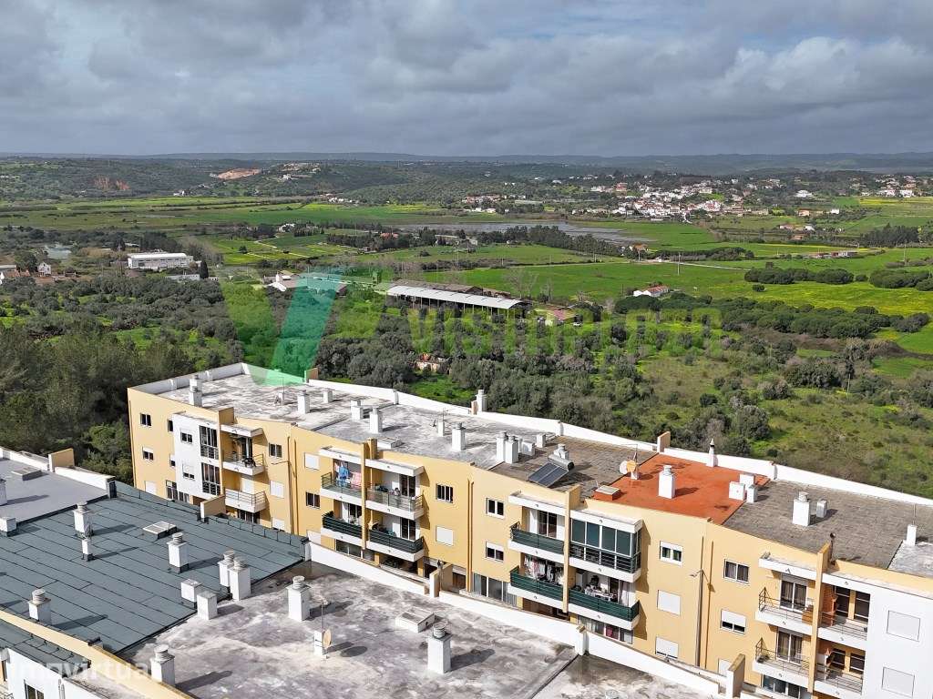 Apartamento T2 com Lugar de Garagem na Zona do Chinicato em Lagos - Grande imagem: 2/23