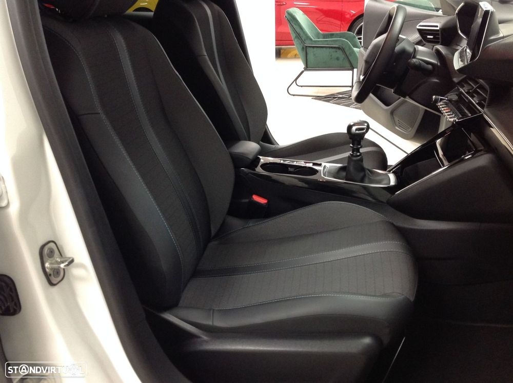 Peugeot 208 1.2 PureTech Allure - 32