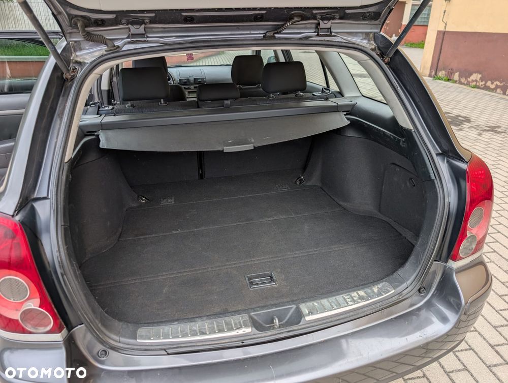 Toyota Avensis 2.0 D-4D Sol - 18