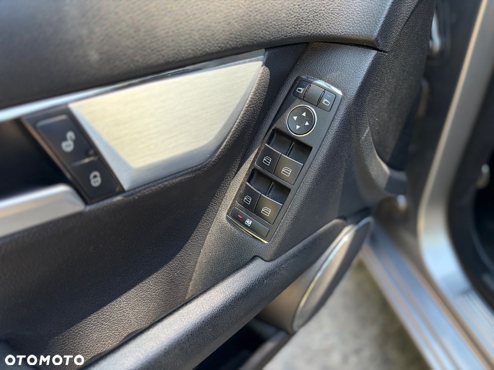 Mercedes-Benz Klasa C 180 Kompressor Automatik BlueEFFICIENCY Elegance - 20