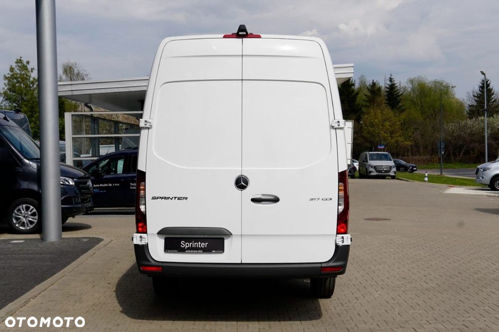 Mercedes-Benz Sprinter - 7
