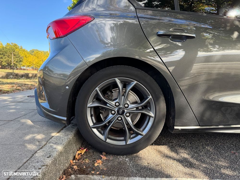 Ford Focus - 32